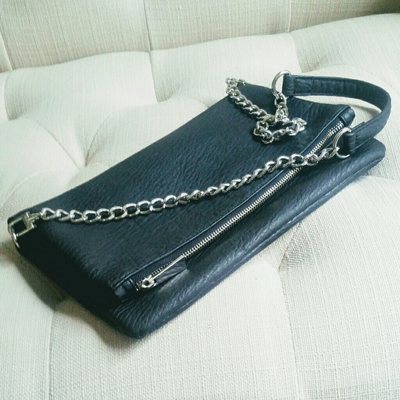 Express foldover magnetic satchel with silver chain - Picture 1 of 6